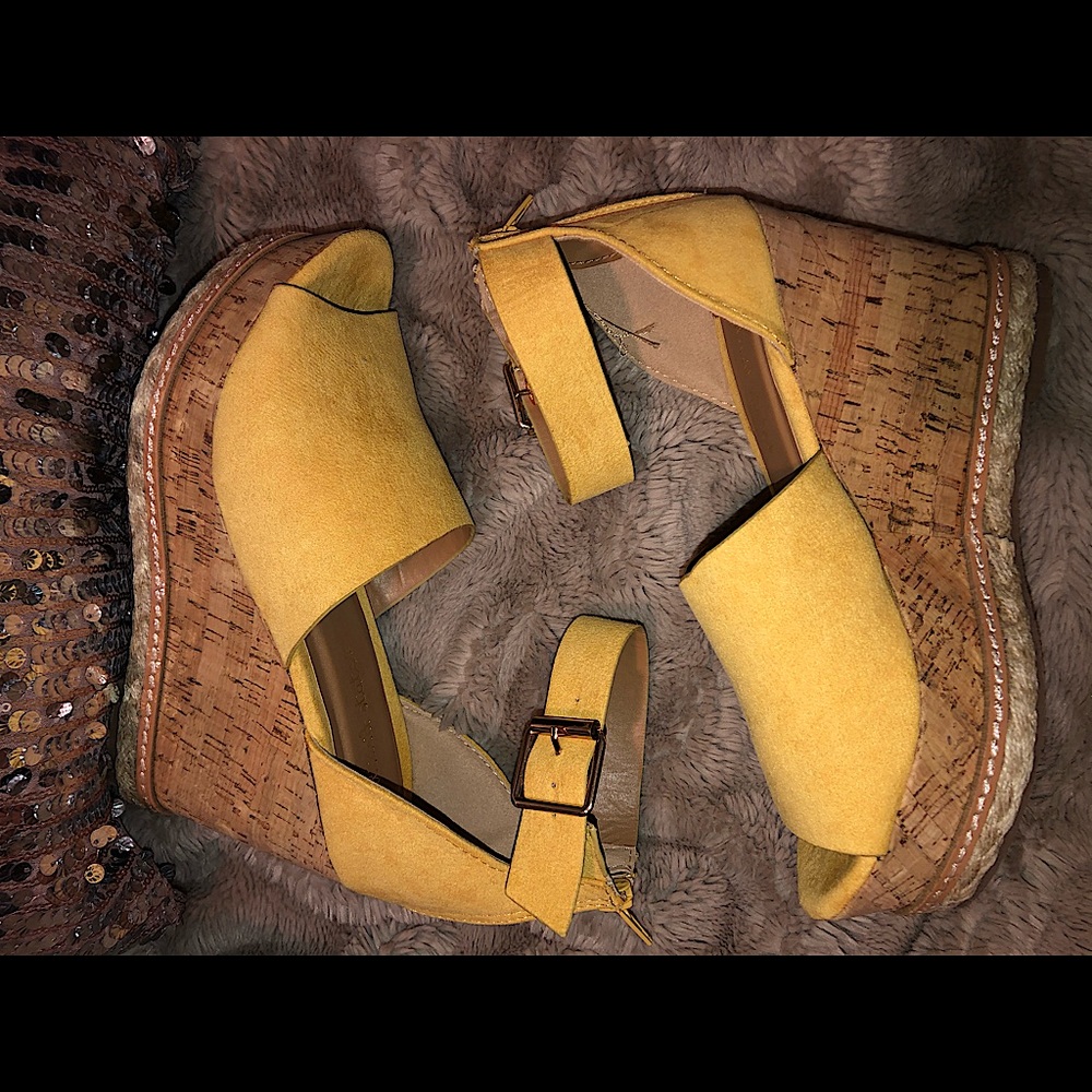 Beautiful Mustard Wedges